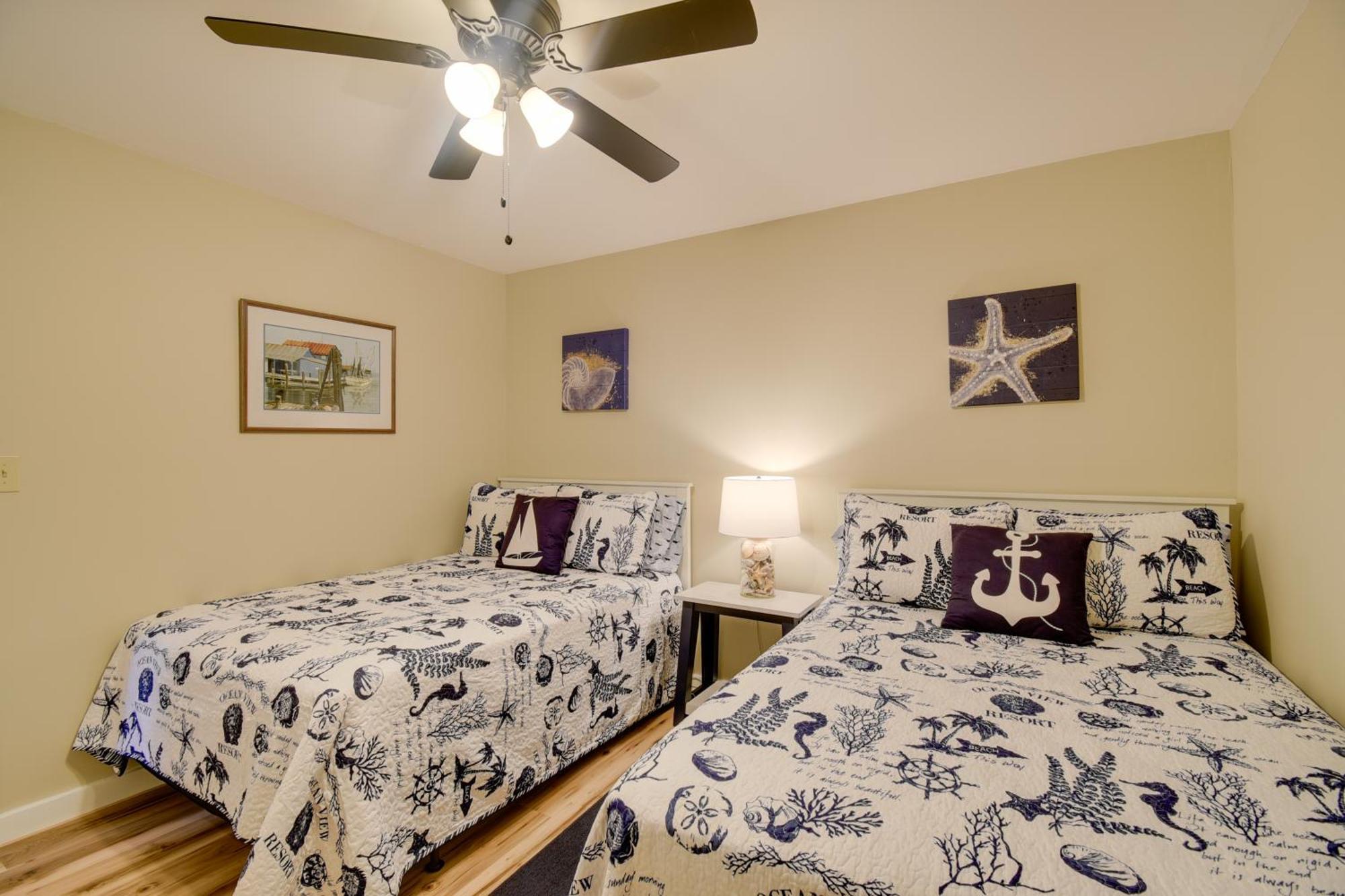 Ocean Isle Apartment With Balcony, 1 Mi To Beach! โอเชียนไอเอิลบีช ภายนอก รูปภาพ