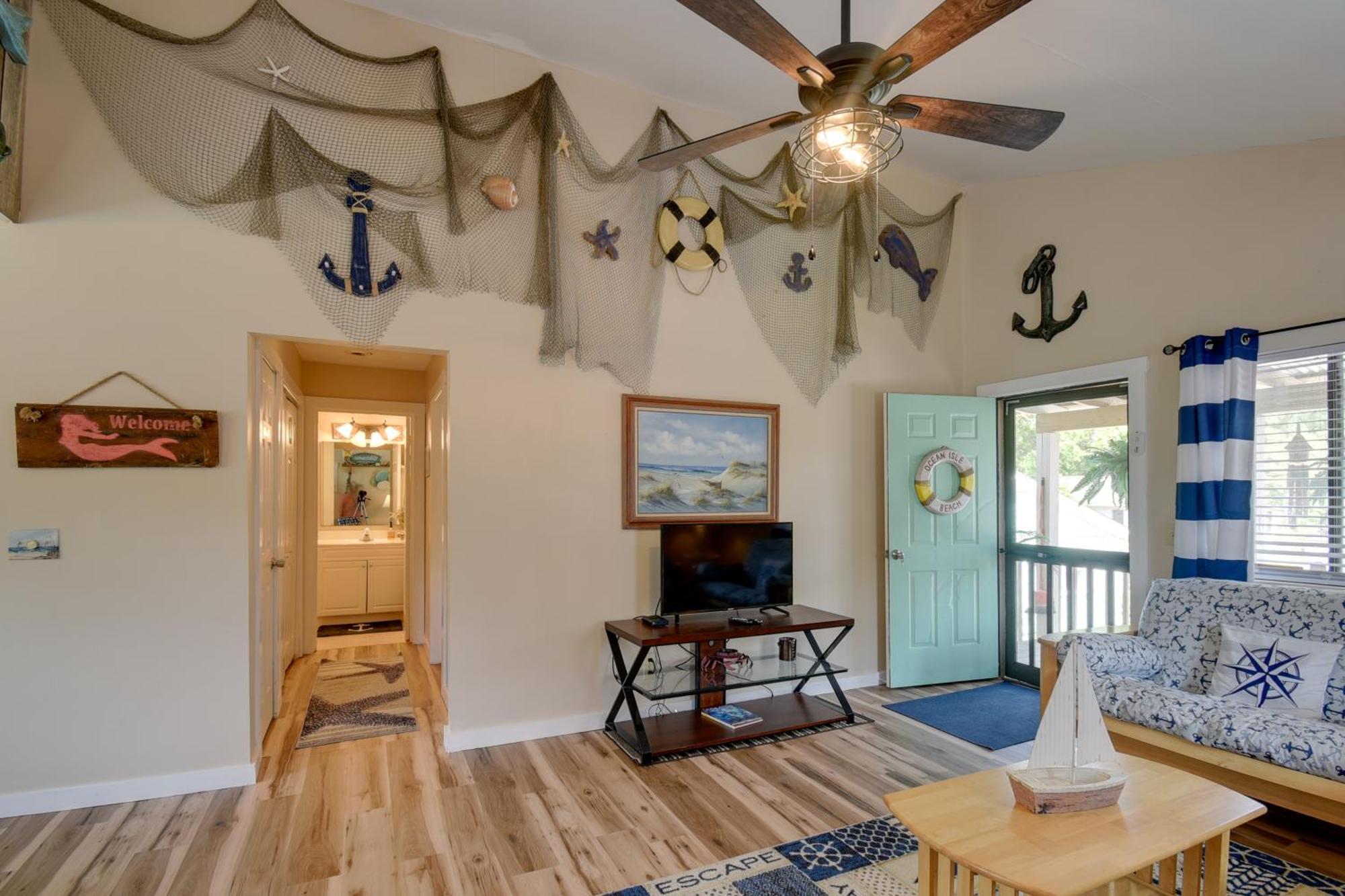 Ocean Isle Apartment With Balcony, 1 Mi To Beach! โอเชียนไอเอิลบีช ภายนอก รูปภาพ