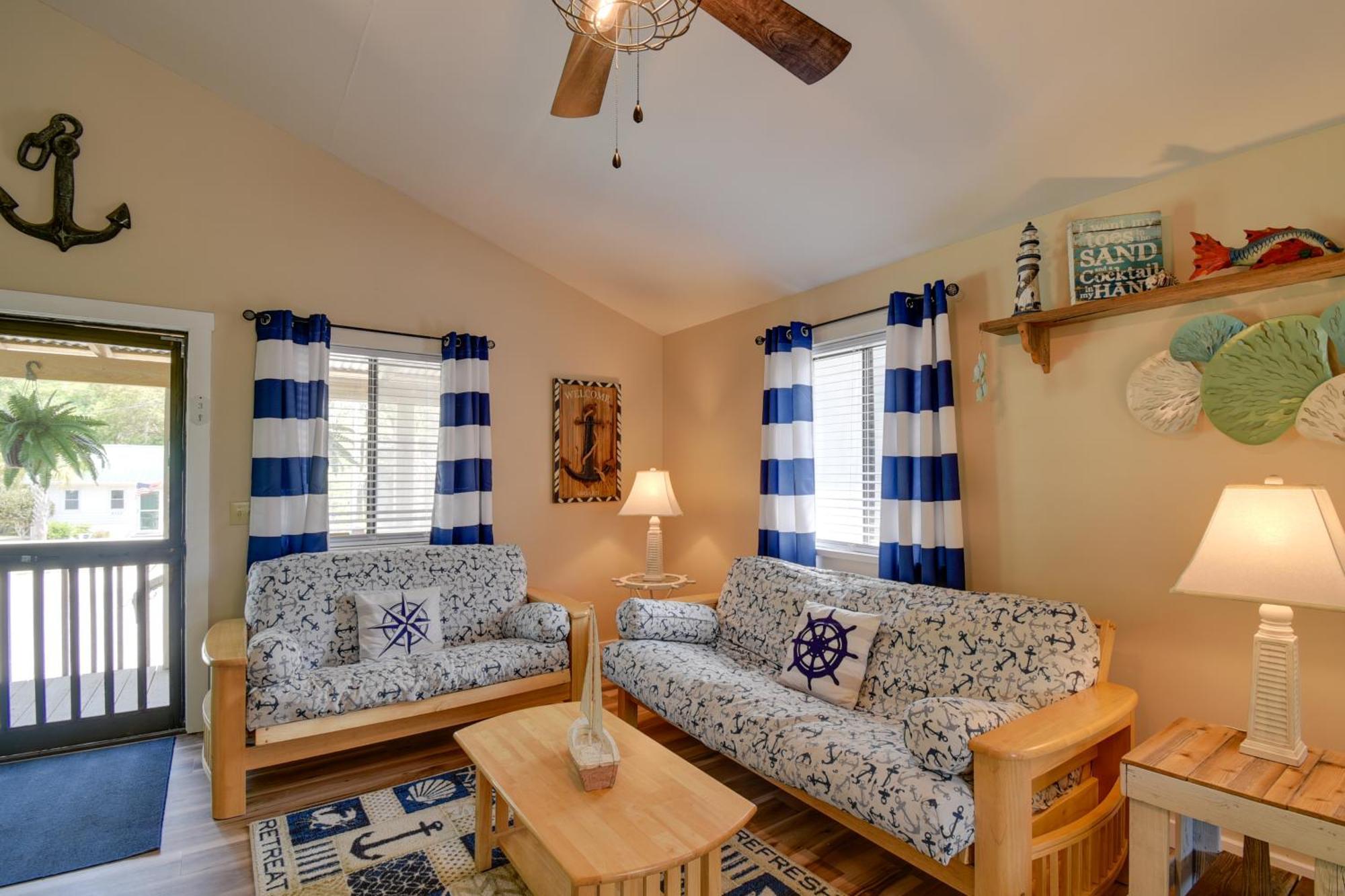Ocean Isle Apartment With Balcony, 1 Mi To Beach! โอเชียนไอเอิลบีช ภายนอก รูปภาพ