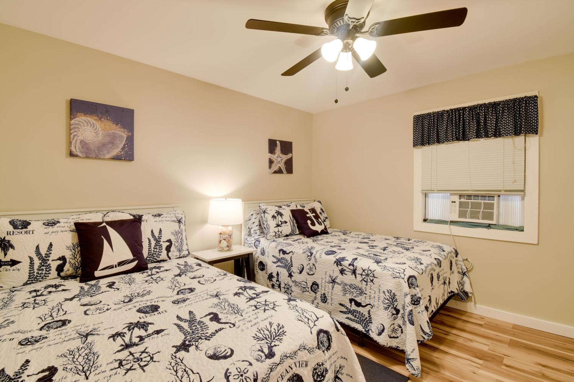 Ocean Isle Apartment With Balcony, 1 Mi To Beach! โอเชียนไอเอิลบีช ภายนอก รูปภาพ