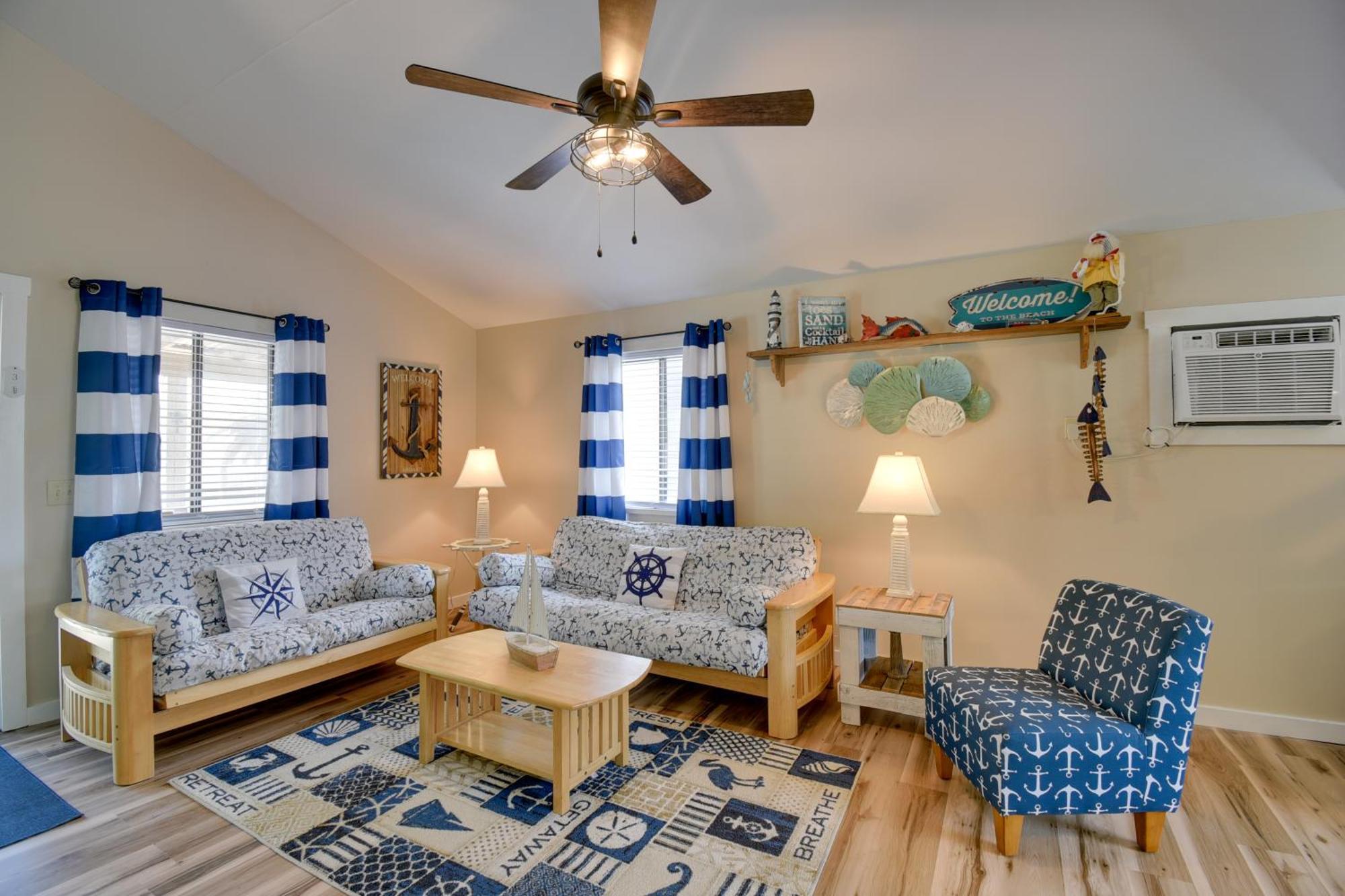 Ocean Isle Apartment With Balcony, 1 Mi To Beach! โอเชียนไอเอิลบีช ภายนอก รูปภาพ