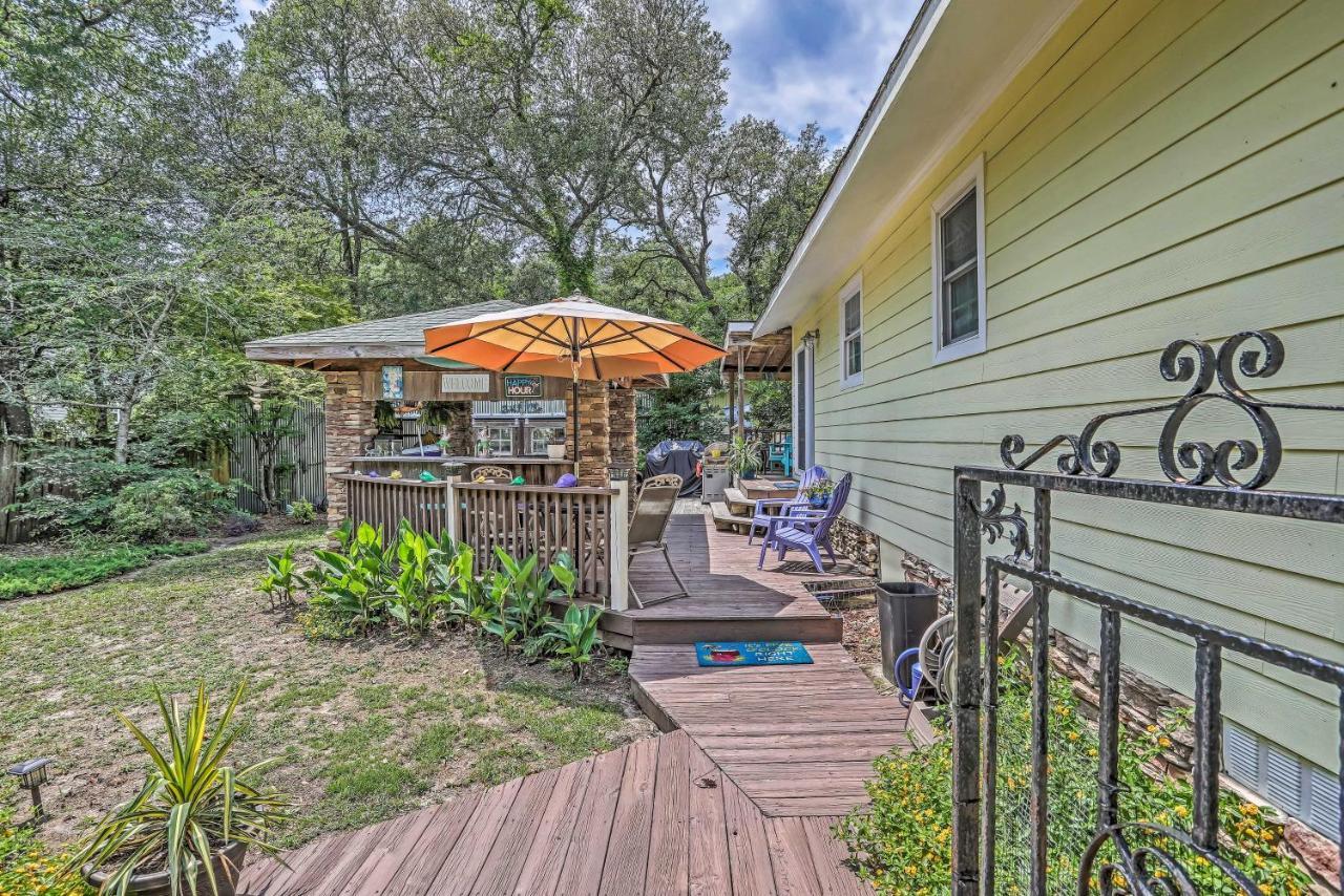 Ocean Isle Apartment With Balcony, 1 Mi To Beach! โอเชียนไอเอิลบีช ภายนอก รูปภาพ