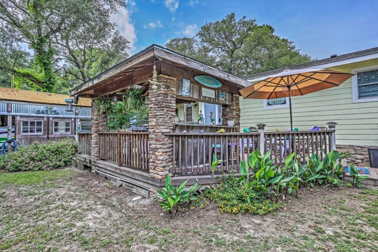 Ocean Isle Apartment With Balcony, 1 Mi To Beach! โอเชียนไอเอิลบีช ภายนอก รูปภาพ